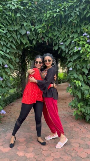 Sachin Sanghvi Instagram - Dheeme Dheeme falling in love with this hook step of #dheemedheeme by @sachinjigar.. @dhvani.dance and I took on the challenge and you should try it too 👯 
#dheemedheemechallenge #sachinjigar