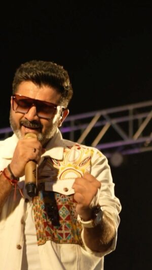 Sachin Sanghvi Instagram - #HeloMaro audio is now trending on Instagram.
All thanks to crazy response that the youth of Gujarat has always given us. #BarodaMedicalcollege with this reel Making Y’all an inseperable part of our journey! #SJLive #Sachinjigar
🎥 @karanghoda