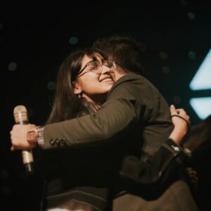 Sachin Sanghvi Instagram - Somethings are best felt than expressed in words . But will try .... 
Okay so our Very first ticketed show in Mumbai and that too at the iconic #shanmukhananda hall . 
Such a dream come true !! 
Started as a formal sitdown setup and turned into a festival , dancing and singing, laughing and crying !!
TRULY grateful and honoured to perform for this kind of love and adulation . 
Such joy to perform with my #laadki @txnishkxx !! (Proud father)
And @priyasaraiyaofficial @aslidivyakumar
@rashmeetkaur and my partner @jigarsaraiya
Special mention for our supa talented #Band and extremely efficient management led by @romilved . 
Special thanks to 
#mauryaevents
#rangatproductions 
#jewelgroup . 
Pics by @karanghodapictures 
Costume by @nickyprithyani
#sjlive