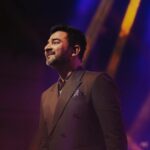 Sachin Sanghvi Instagram - Somethings are best felt than expressed in words . But will try .... Okay so our Very first ticketed show in Mumbai and that too at the iconic #shanmukhananda hall . Such a dream come true !! Started as a formal sitdown setup and turned into a festival , dancing and singing, laughing and crying !! TRULY grateful and honoured to perform for this kind of love and adulation . Such joy to perform with my #laadki @txnishkxx !! (Proud father) And @priyasaraiyaofficial @aslidivyakumar @rashmeetkaur and my partner @jigarsaraiya Special mention for our supa talented #Band and extremely efficient management led by @romilved . Special thanks to #mauryaevents #rangatproductions #jewelgroup . Pics by @karanghodapictures Costume by @nickyprithyani #sjlive