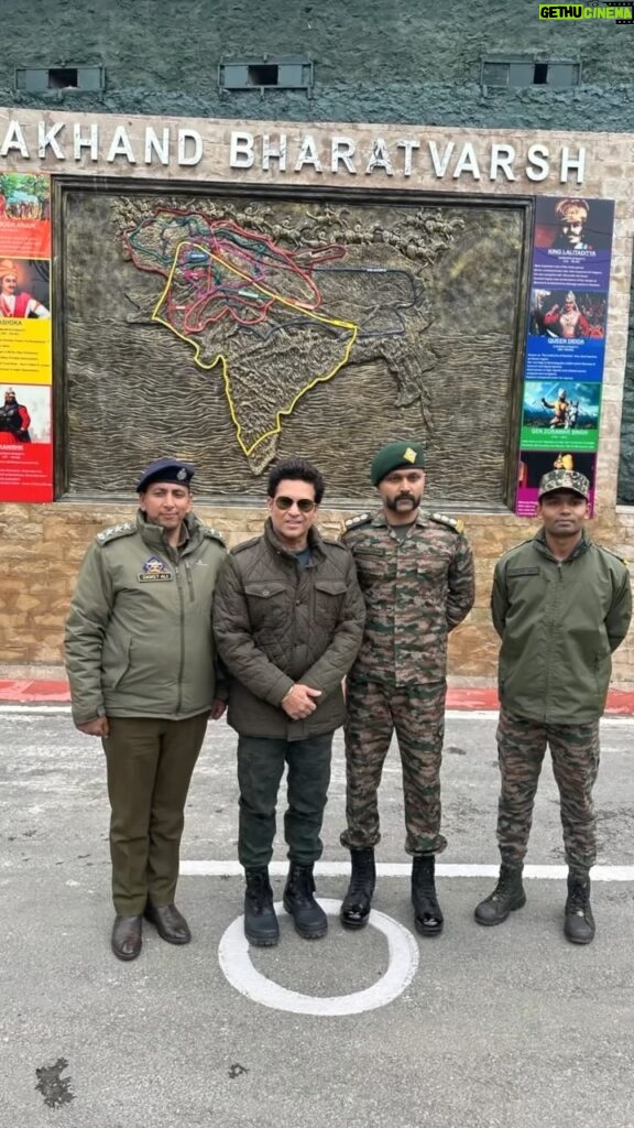 Sachin Tendulkar Instagram - A day in Uri: soaked in patriotism, respect for our soldiers & love for our country! 🇮🇳 #Kashmir #KashmirDiaries #Uri #India