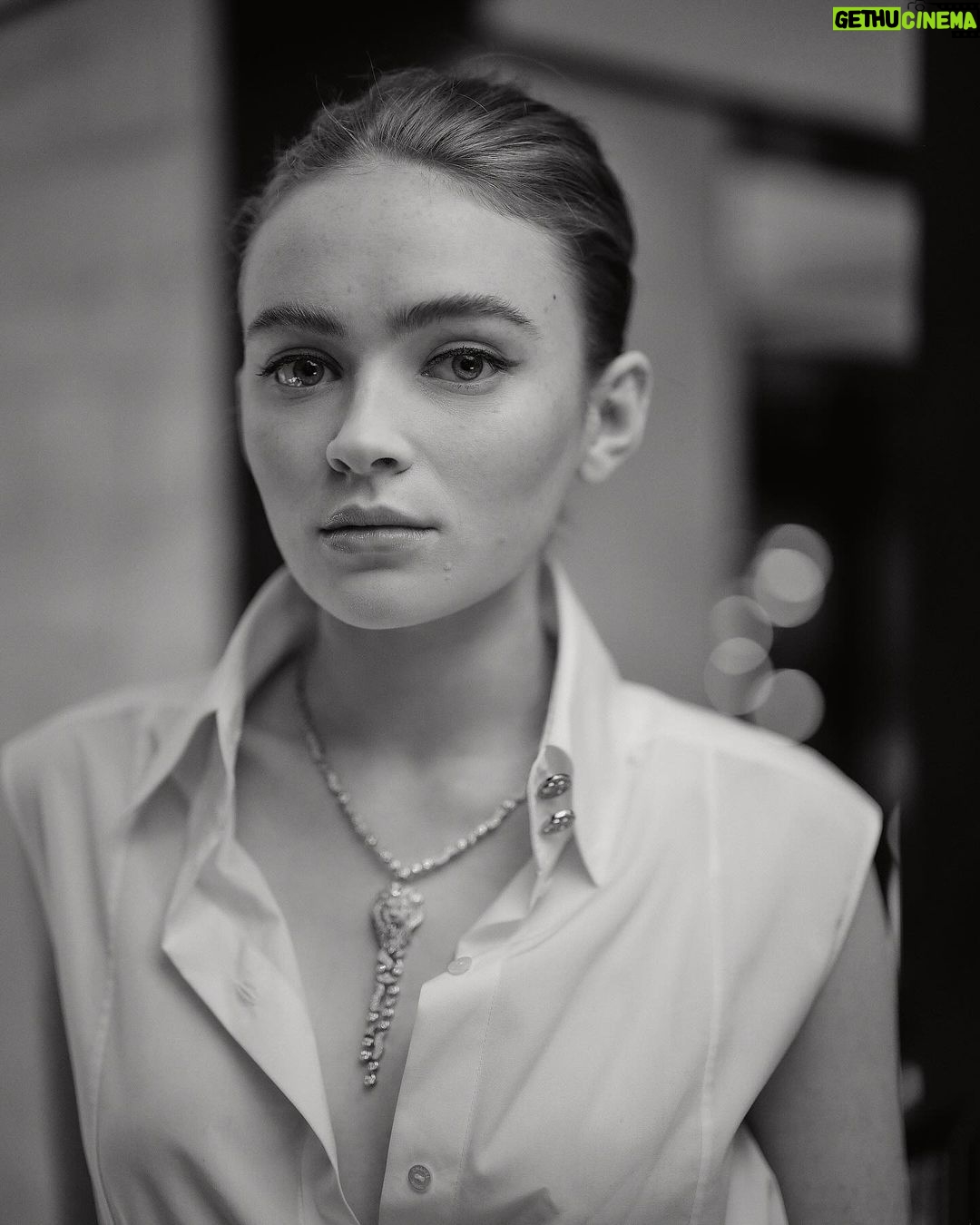 Sadie Sink Instagram - 🖤🖤 @CHANELofficial @welovecoco #CHANEL5thAvenue