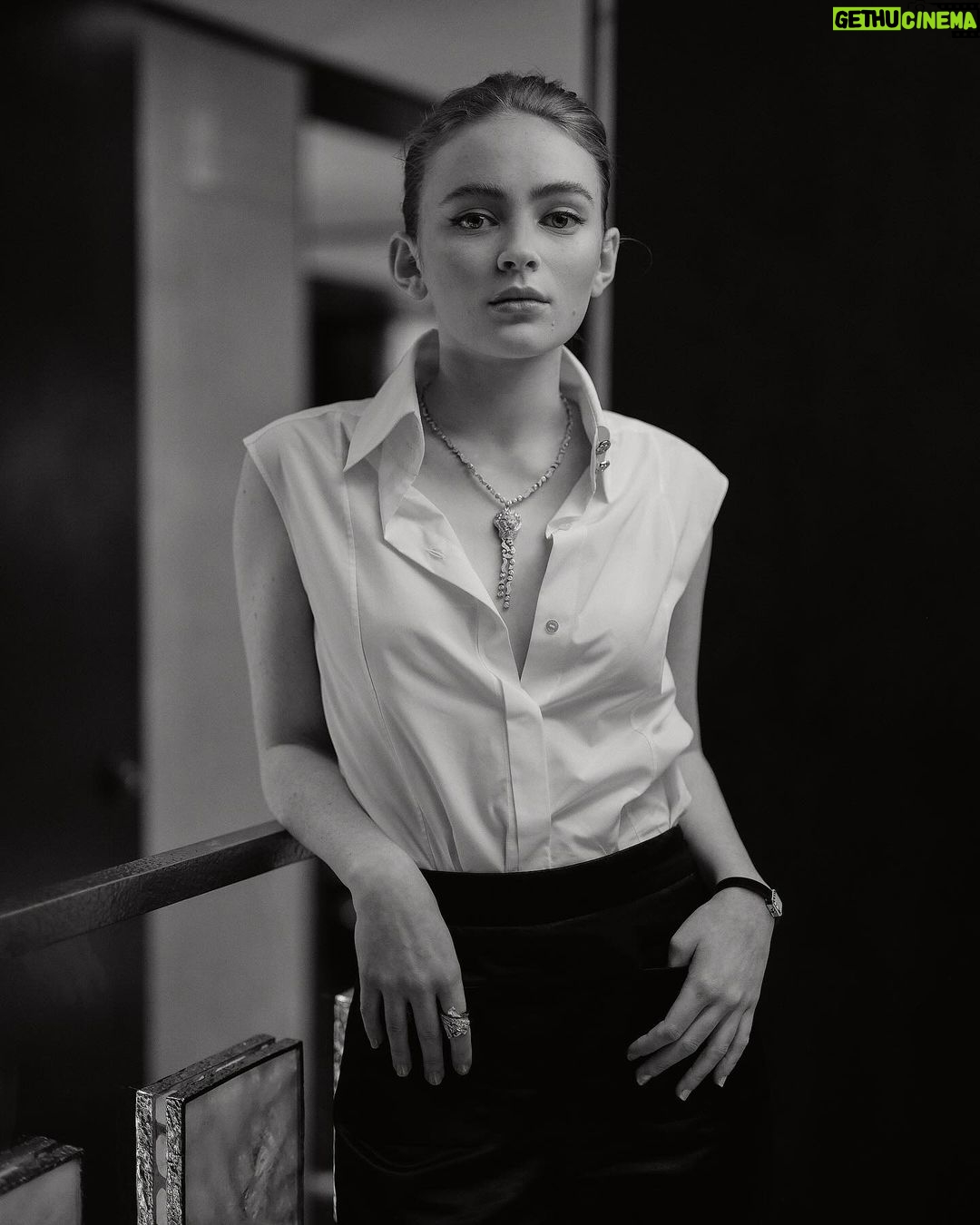 Sadie Sink - 2.1 Million Likes - 🖤🖤 @CHANELofficial @welovecoco #CHANEL5thAvenue