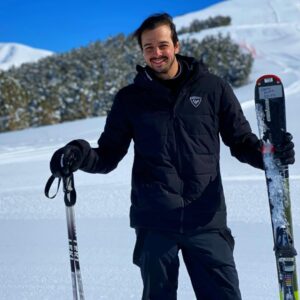 Sadri Alışık Instagram - #tbt ⛷ ❄️ 📸 #kayak #erzurum #goodmemories