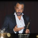 Sadri Alışık Instagram - 46. Pantene Altın Kelebek Başarı Ödülü... Tebrik ederim babacım. Nicelerinde hep birlikte🙏👏🏻🦋