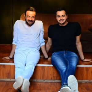 Sadri Alışık Instagram - İyi ki..🙏🏻 Hep olduğu gibi el ele,sırt sırta, omuz omuza, nice güzel sağlıklı senelere babacım..🤝🙏🏻