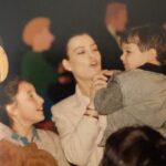 Sadri Alışık Instagram - “Mevsim Çiçekleri, Günün en güzelleri Gönlümün efendisi” Başta her geçen gün daha da çok özlediğim anneannem ve babaannem olmak üzere başımızın tacı canım annemin, üstümüzde anne kadar emeği olan teyzelerimin, ailemizin güzel anneleri Esin @esinpartes ve Gözde Ablamın @gozdegonults tüm annelerin ve içinde evlat sevgisi barındıran tüm kadınların anneler günü kutlu olsun.