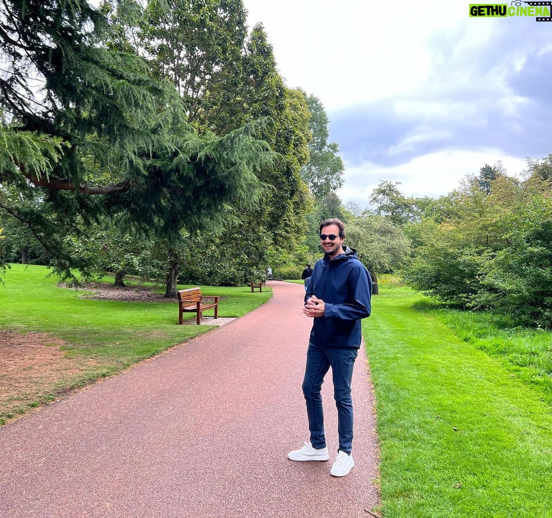 Sadri Alışık Instagram - 17.08.2023 Edinburgh 🎭 🌿 #edinburghinternationalfestival #fringe #tb🔙