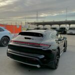 Sadri Skander Instagram - 🔥🔥🔥 Hier retour de l’été, l’occasion d’essayer chez @porsche_centre_tunis le Porsche Taycan Cross Turismo 4 et ses 476ch ⚡️⚡️⚡️ Full black, Full électrique. Mon modèle préféré chez Porsche (hors 911). Tunisia