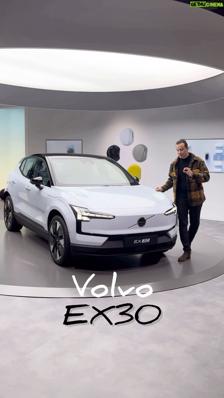 Sadri Skander Instagram - Rapport prix/accélération IMBATTABLE ! L’EX30 en détails, prix TN et bientôt en Tunisie 🇹🇳 #volvo #ex30 Barcelona, Catalunya, España