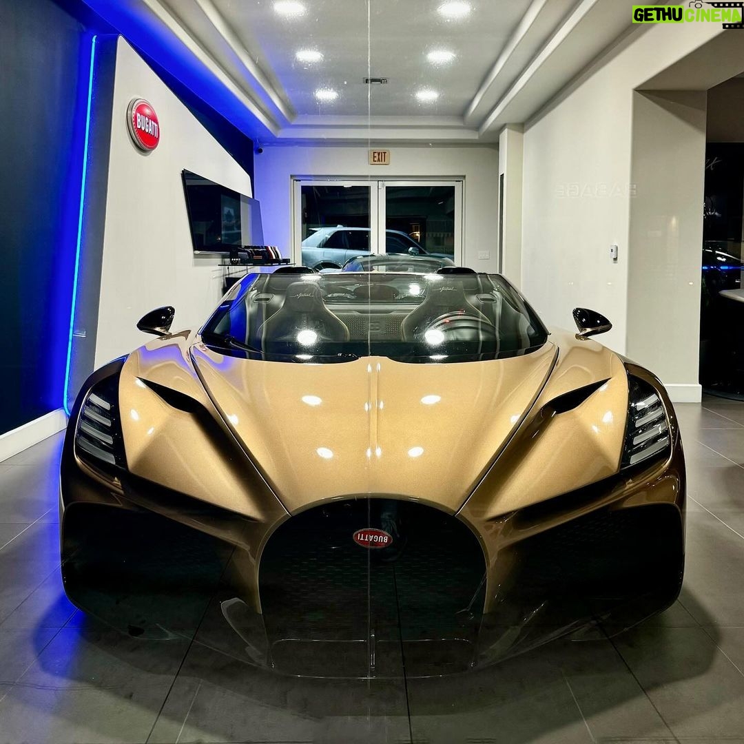 Sadri Skander Instagram - De retour cher mon dealer préféré. Avec cette merveille cette fois ci ✨ • W16 • 1 500 ch !! 😵 • 420 km/h 😮💨 • 99 exemplaires • 6 millions d’euros • Livraison 2024 Powwwwwwwww 😵💫 Bugatti Mistral ✨ . #bugatti #mistral #bugattimistral Beverly Hills, California
