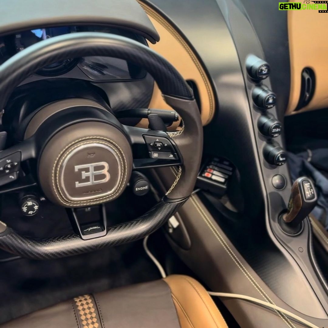 Sadri Skander Instagram - De retour cher mon dealer préféré. Avec cette merveille cette fois ci ✨ • W16 • 1 500 ch !! 😵 • 420 km/h 😮💨 • 99 exemplaires • 6 millions d’euros • Livraison 2024 Powwwwwwwww 😵💫 Bugatti Mistral ✨ . #bugatti #mistral #bugattimistral Beverly Hills, California