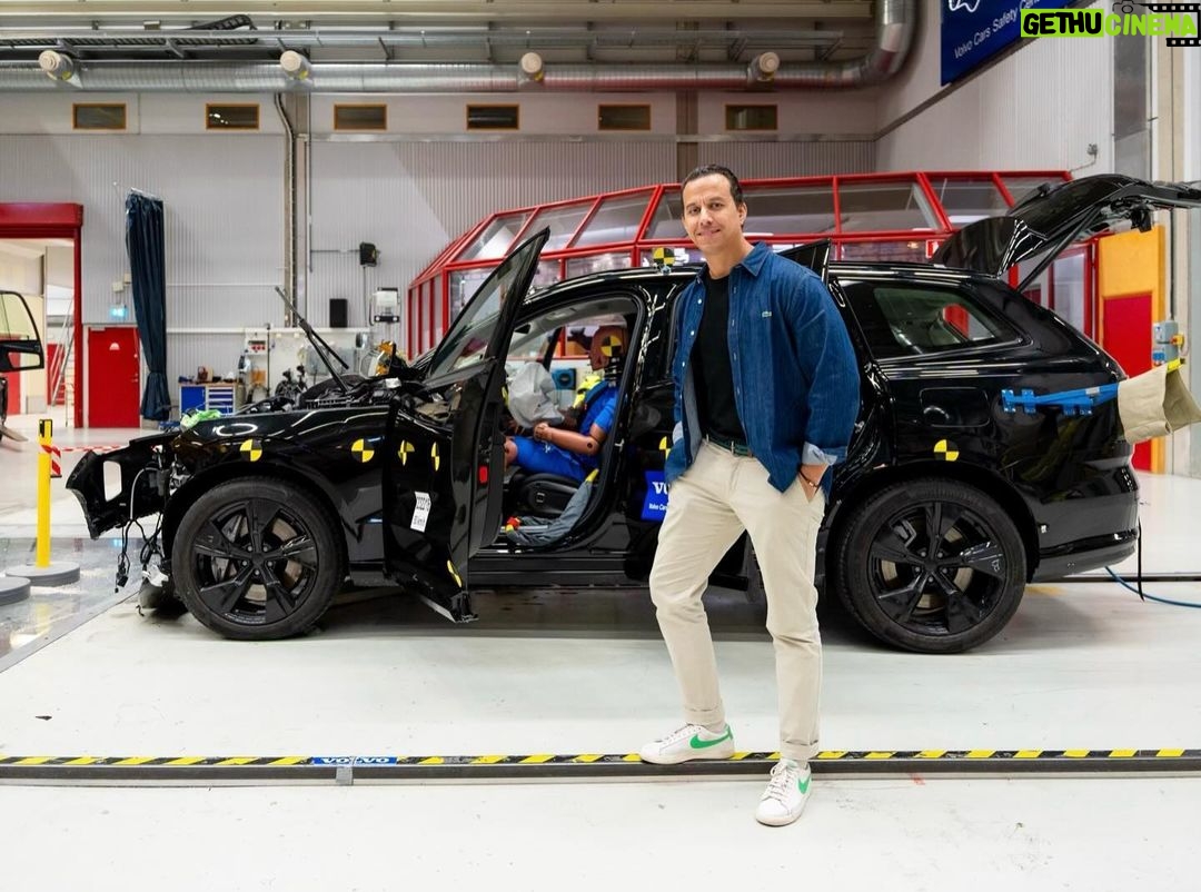 Sadri Skander Instagram - Vivre un crash test en live ✅ Un moment incroyable et unique, dans le fameux centre d’essai et sécurité Volvo, référence mondiale. Pour voir le nouveau Volvo EX90 (pas encore commercialisé), en phase de test sécurité par le constructeur suédois. Volvo Göteborg