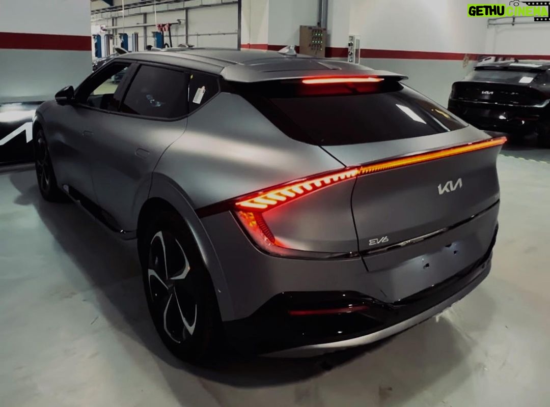 Sadri Skander Instagram - 🇹🇳 New EV6 GT Line, à partir de 225 000 DT, plusieurs motorisations de 170 à 585ch, finitions, 4x2 ou 4x4 Commercialisation prochaine. . #kia #ev6 #kiaev6 Tunisia