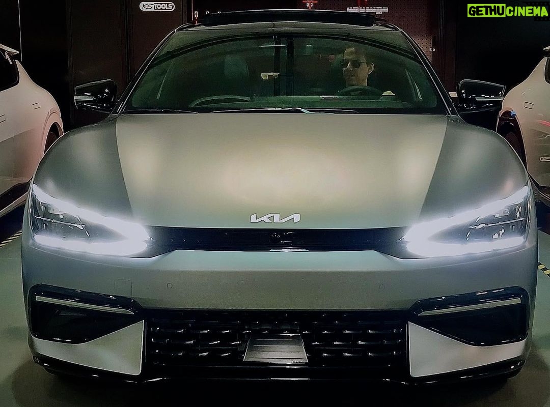 Sadri Skander Instagram - 🇹🇳 New EV6 GT Line, à partir de 225 000 DT, plusieurs motorisations de 170 à 585ch, finitions, 4x2 ou 4x4 Commercialisation prochaine. . #kia #ev6 #kiaev6 Tunisia