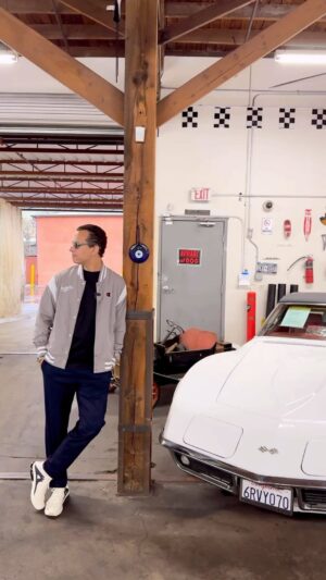 Sadri Skander Instagram - VF, toutes sont à vendre ! Many  thanks to @beverlyhillscarclub & @mralexmanos Owner and Founder of the Beverly Hills Car Club ✨

#classiccars #mercedes #ferrari #corvette #sl #porsche #964 #356 #m6 #etype
