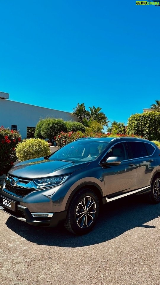 Sadri Skander Instagram - Sadri skander s'adonne à l' expérience #honda CR-V HYBRIDE 🌿⚡️⛽️ en 🇹🇳 Réservez le Best seller du moment 💪 chez JMC et son #RESEAU et profitez du meilleur de la technologie 🇯🇵 avec le système IMMD et la suite d'aides à la conduite Honda SENSING #ThePowerOfDreams #givesyouwings #SUV #HYBRID #TUNS #SOUSSE #SFAX #sensing #tunisieautomobile #delphino #PM