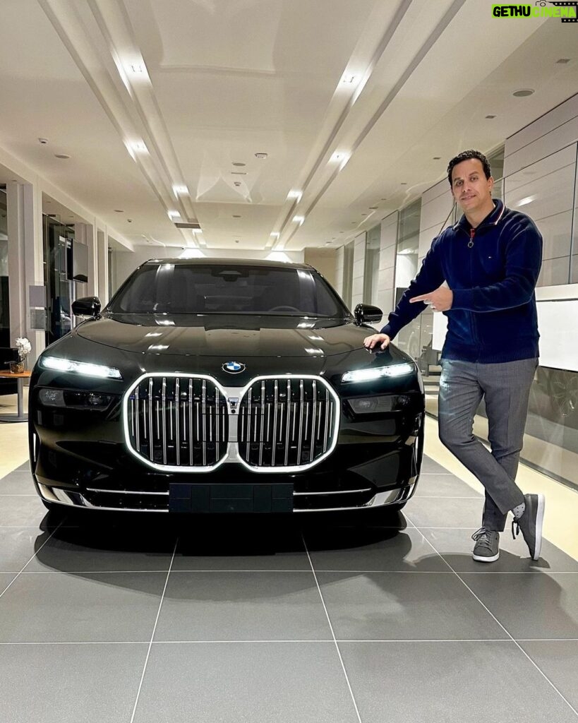 Sadri Skander Instagram - عيد مبارك كل عام و أنتم بخير avec la Nouvelle BMW Serie 7 arrivée aujourd’hui en Tunisie 🇹🇳. En 2 versions, essence 740i et i7 60, 100% électrique ⚡️ Exceptionnelles de l’extérieur et de l’intérieur. Détails et prix en stories. Merci @bmw.tunisia Tunisia