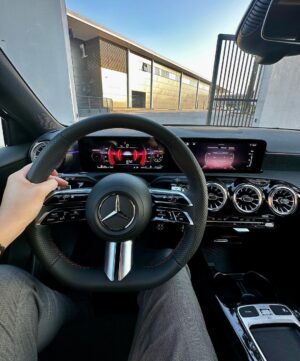 Sadri Skander Instagram - 🇹🇳 La Nouvelle Classe A -fintion AMG 🔥
💰Prix à partir de : 159 000 DT
💰Prix du modèle essayé AMG : 185 000 DT

@mercedes_benz_tunisie