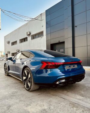 Sadri Skander Instagram - Après des mois d’attente la voici enfin… merci @audi_tunisie !!
💰 À partir de 431 000 DT
#etron #gt #etrongt #audi