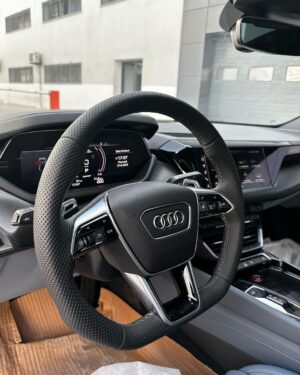 Sadri Skander Instagram - Après des mois d’attente la voici enfin… merci @audi_tunisie !!
💰 À partir de 431 000 DT
#etron #gt #etrongt #audi
