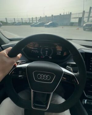 Sadri Skander Instagram - Après des mois d’attente la voici enfin… merci @audi_tunisie !!
💰 À partir de 431 000 DT
#etron #gt #etrongt #audi