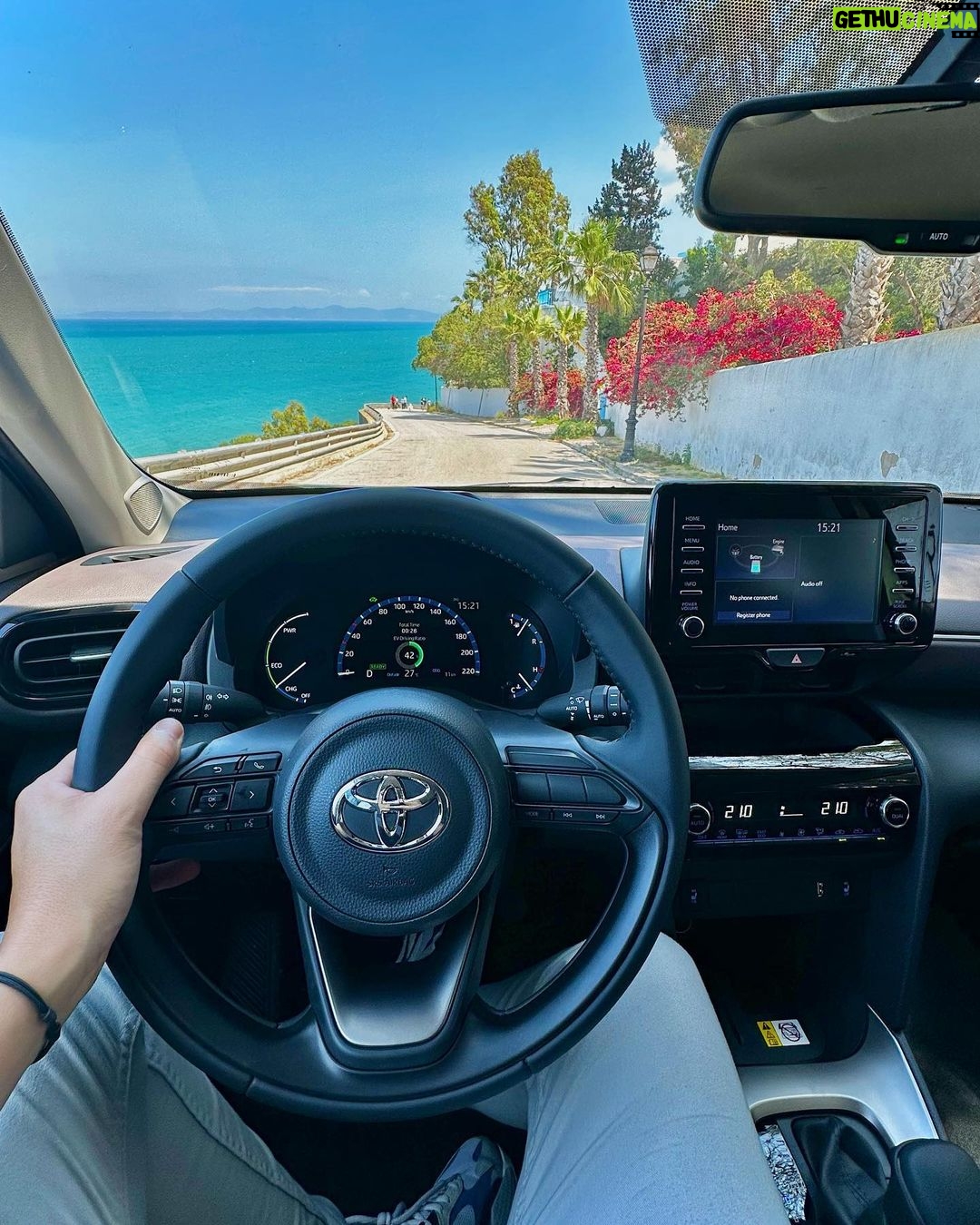 Sadri Skander Instagram - Nouveau Crossover sur le marché : Toyota Yaris Cross Hybrid ♻️ essayé dans notre très belle banlieue 🕌 💰 À partir de 121 900 DT Carthage, Tunis, Tunisia
