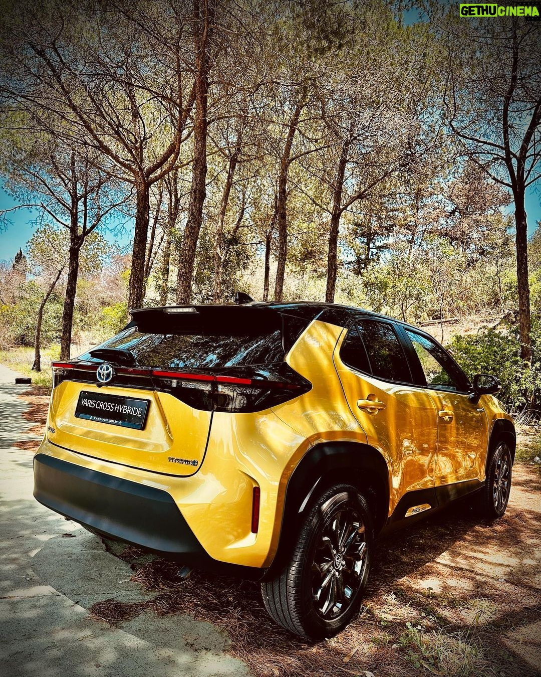 Sadri Skander Instagram - Nouveau Crossover sur le marché : Toyota Yaris Cross Hybrid ♻️ essayé dans notre très belle banlieue 🕌 💰 À partir de 121 900 DT Carthage, Tunis, Tunisia