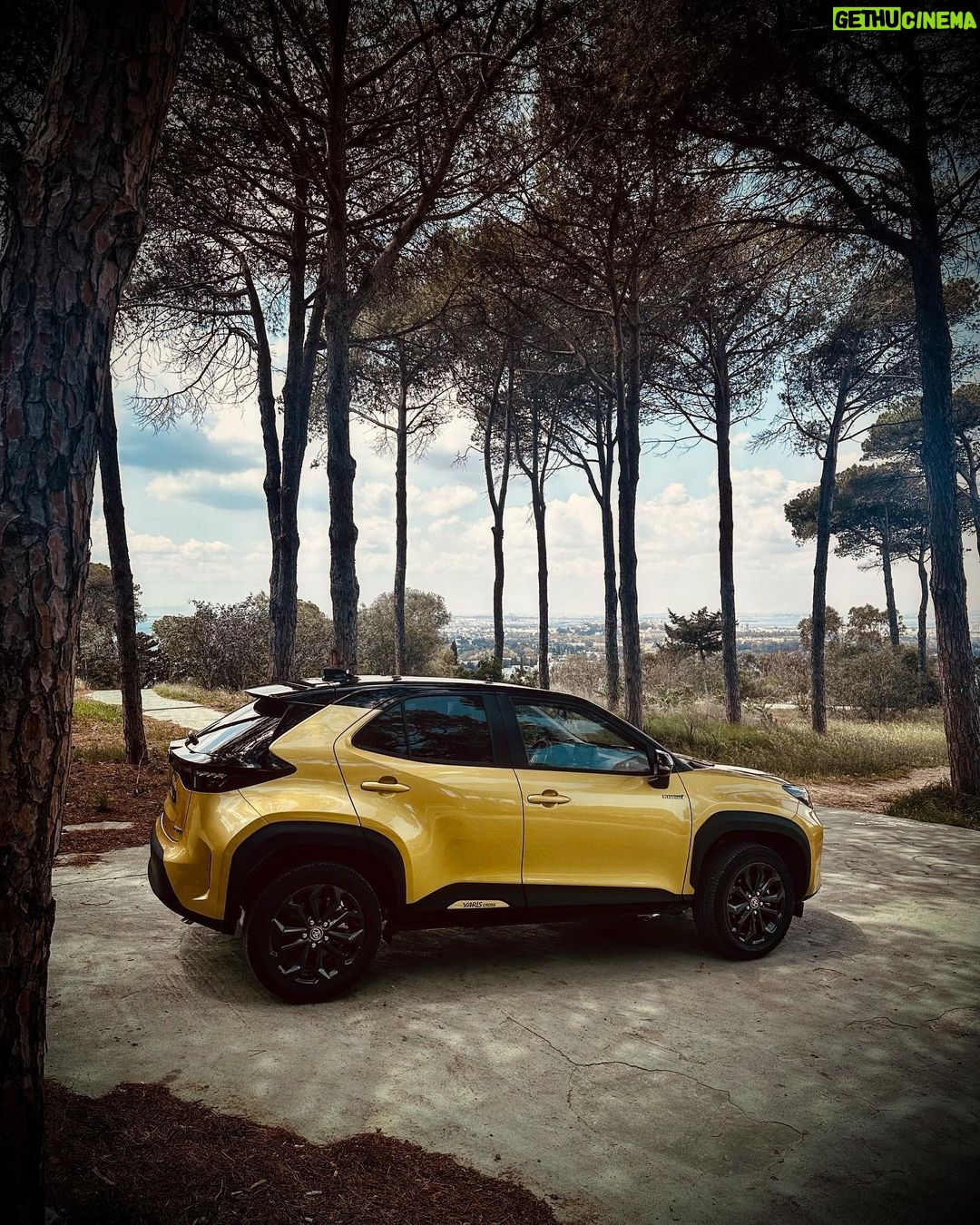Sadri Skander Instagram - Nouveau Crossover sur le marché : Toyota Yaris Cross Hybrid ♻️ essayé dans notre très belle banlieue 🕌 💰 À partir de 121 900 DT Carthage, Tunis, Tunisia