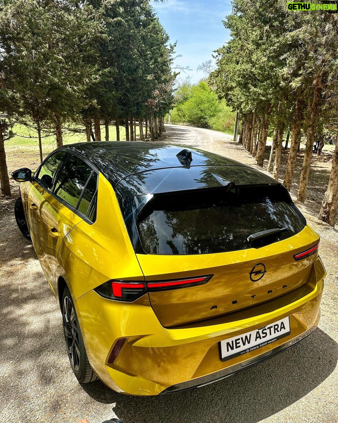 Sadri Skander Instagram - Après avoir fait son lancement, on a pu essayer aujourd’hui la toute nouvelle Astra ✨ Pour moi plus belle compact du marché, MAGNIFIQUE. Et très bon moteur de 130ch turbo. Prix: à partir de 107 900 DT full options, boite auto. @opel_tn . . #opel #opelastra #astra Tunisia