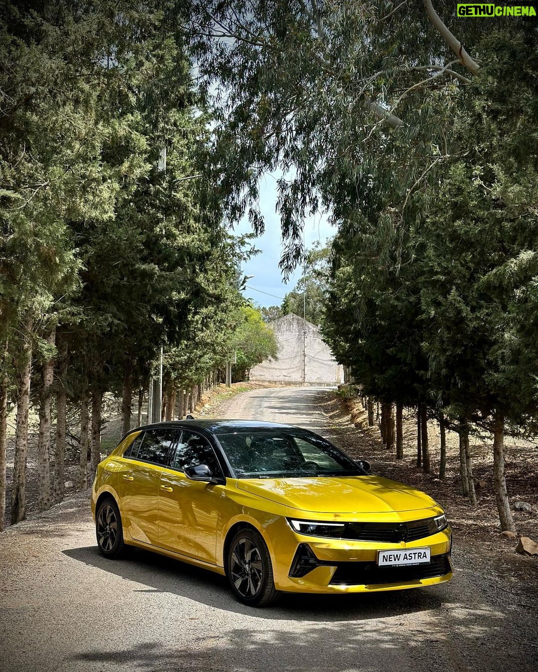 Sadri Skander Instagram - Après avoir fait son lancement, on a pu essayer aujourd’hui la toute nouvelle Astra ✨ Pour moi plus belle compact du marché, MAGNIFIQUE. Et très bon moteur de 130ch turbo. Prix: à partir de 107 900 DT full options, boite auto. @opel_tn . . #opel #opelastra #astra Tunisia