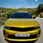 Sadri Skander Instagram - Après avoir fait son lancement, on a pu essayer aujourd’hui la toute nouvelle Astra ✨ Pour moi plus belle compact du marché, MAGNIFIQUE. Et très bon moteur de 130ch turbo. Prix: à partir de 107 900 DT full options, boite auto. @opel_tn . . #opel #opelastra #astra Tunisia