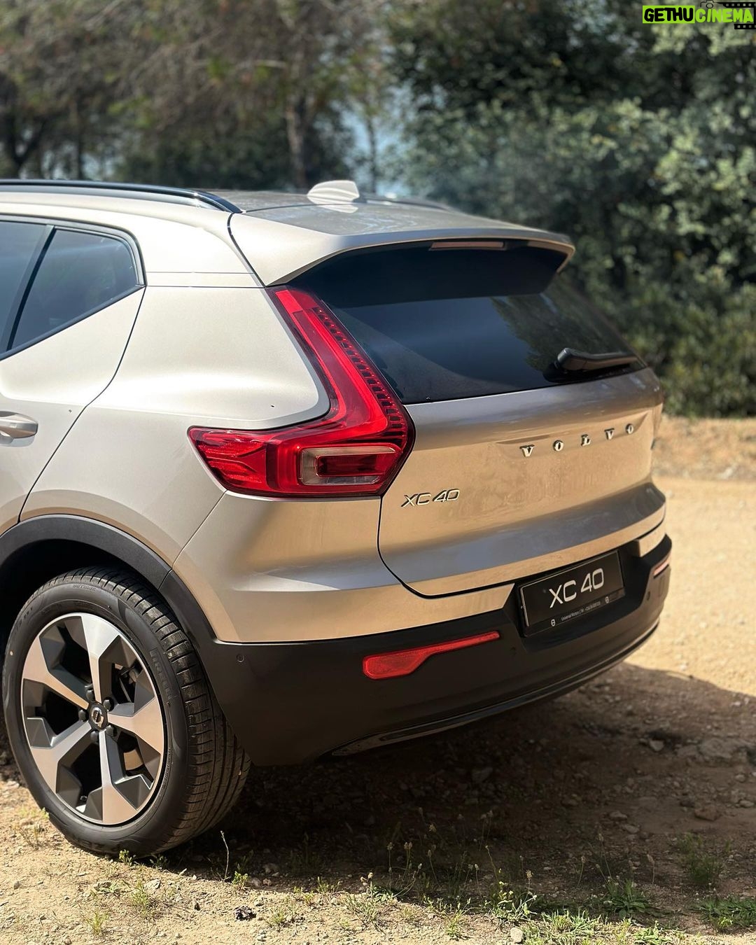 Sadri Skander Instagram - Pour le grand retour de Volvo en Tunisie on a choisi d’essayer celle qui a été élue voiture de l’année la :Volvo XC40 🇸🇪 B3 avec micro hybridation ♻️ Infos, prix en stories . . . . #volvo #volvoxc40 #xc40 Sidi Bou Said