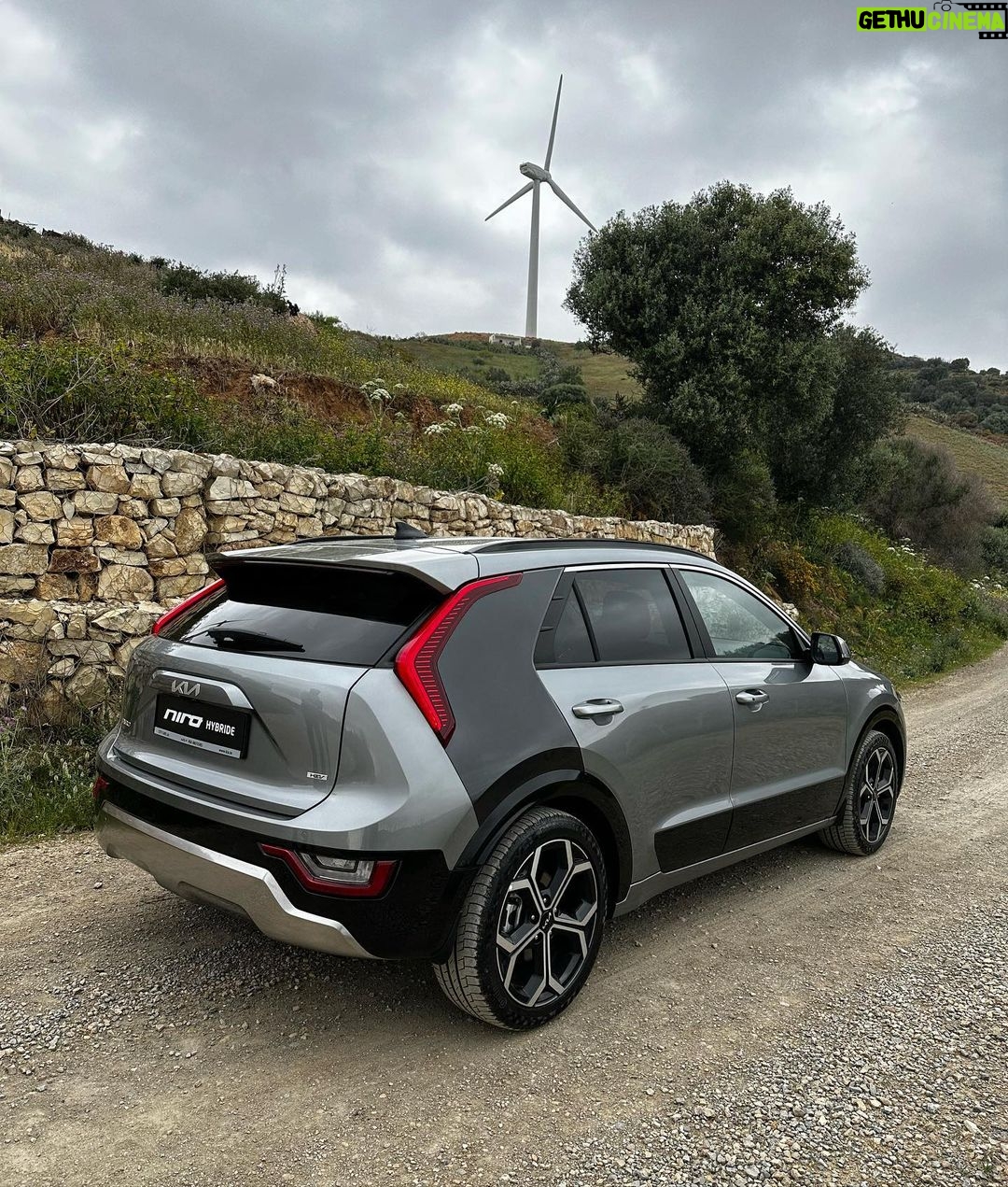 Sadri Skander Instagram - Une hybride de plus sur le marché 🇹🇳♻️ Je vous présente la nouvelle Kia Niro, belle, économique et propre. Prix : à partir de 139 980 DT, autonomie, détails en stories Tunisia