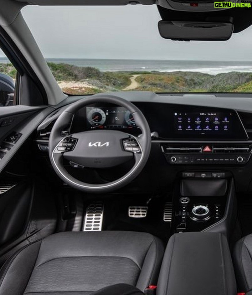 Sadri Skander Instagram - Une hybride de plus sur le marché 🇹🇳♻️ Je vous présente la nouvelle Kia Niro, belle, économique et propre. Prix : à partir de 139 980 DT, autonomie, détails en stories Tunisia