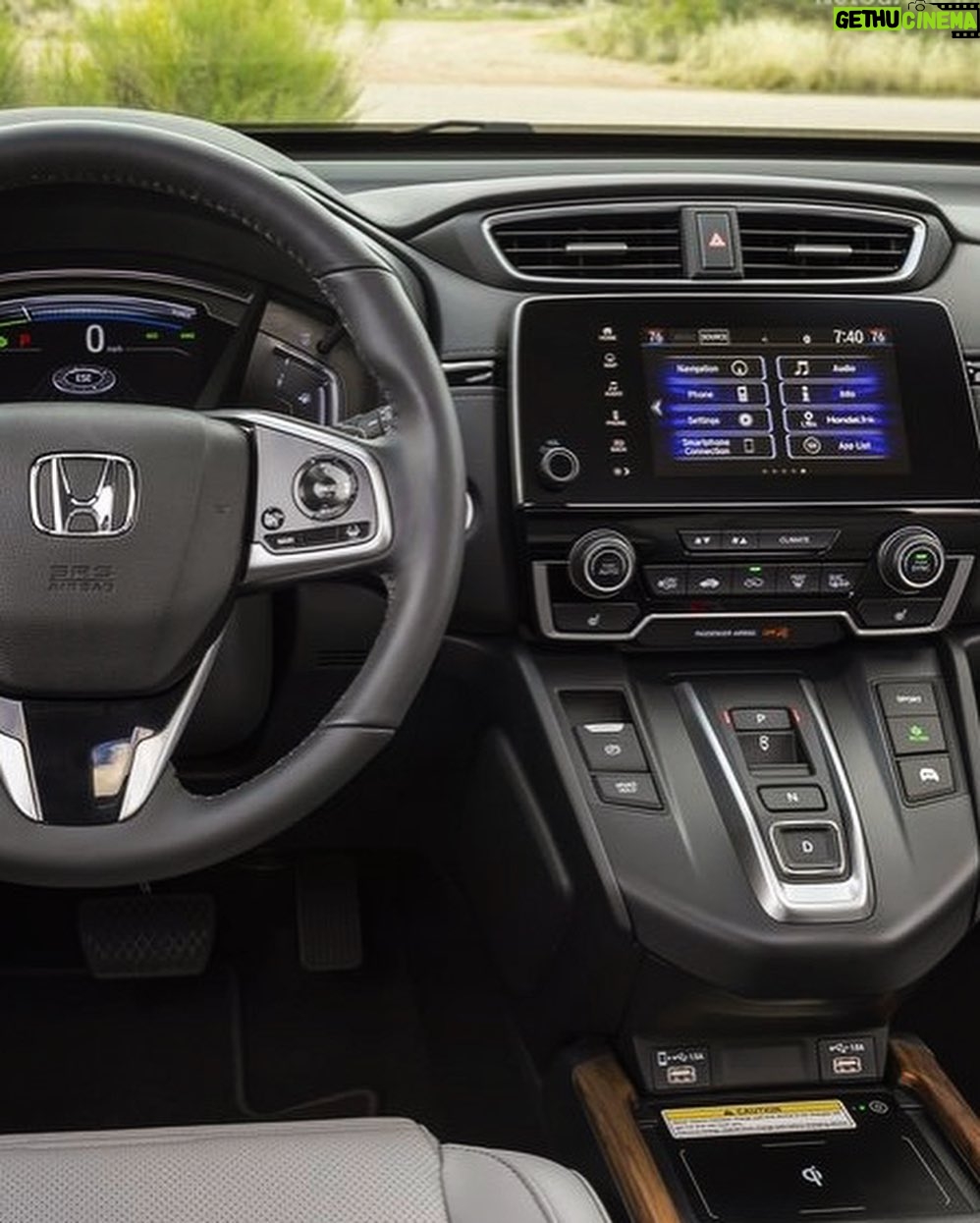Sadri Skander Instagram - En direct avec le Nouveau HONDA CR-V Hybrid ⚡️e:HEV @honda.tunisie Gammarth