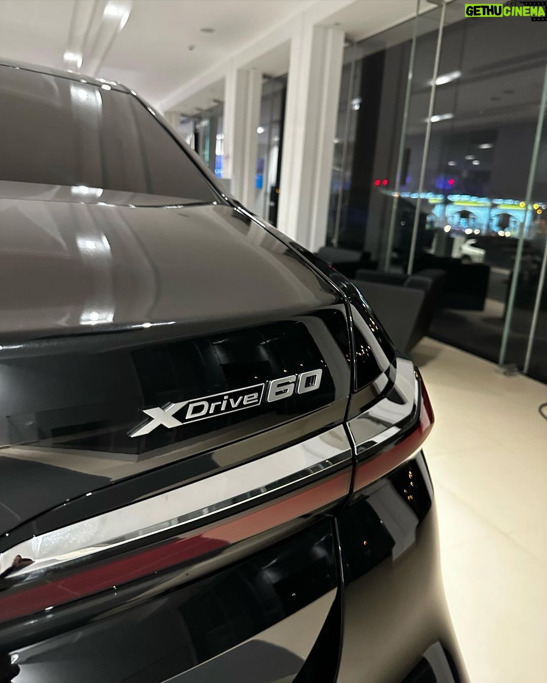 Sadri Skander Instagram - عيد مبارك كل عام و أنتم بخير avec la Nouvelle BMW Serie 7 arrivée aujourd’hui en Tunisie 🇹🇳. En 2 versions, essence 740i et i7 60, 100% électrique ⚡️ Exceptionnelles de l’extérieur et de l’intérieur. Détails et prix en stories. Merci @bmw.tunisia Tunisia