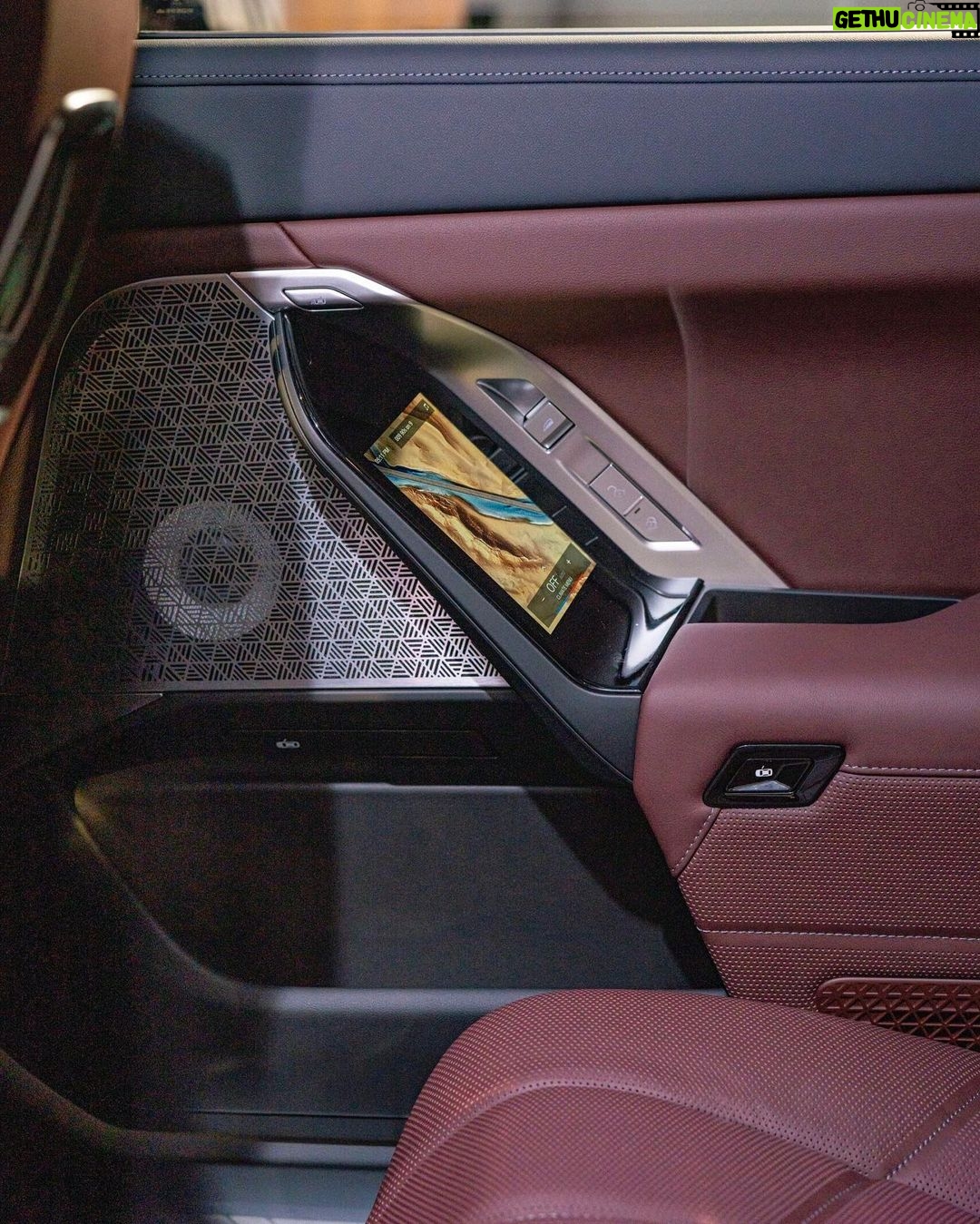 Sadri Skander Instagram - عيد مبارك كل عام و أنتم بخير avec la Nouvelle BMW Serie 7 arrivée aujourd’hui en Tunisie 🇹🇳. En 2 versions, essence 740i et i7 60, 100% électrique ⚡️ Exceptionnelles de l’extérieur et de l’intérieur. Détails et prix en stories. Merci @bmw.tunisia Tunisia