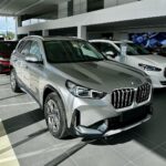 Sadri Skander Instagram - Revolution de style pour le nouveau X1, a peine lancé en Europe et déjà chez @bmw.tunisia un sérieux concurrent au Q3 et GLA, look futuriste comme son intérieur inspiré du iX, je suis fan ! . 💰À partir de 174 000 DT . . . . . . #bmw #bmwx1 #x1 Tunisia