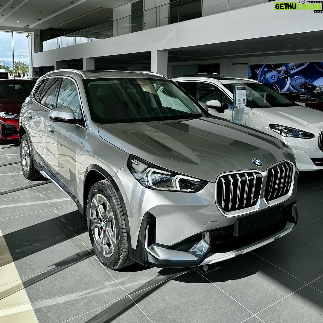 Sadri Skander Instagram - Revolution de style pour le nouveau X1, a peine lancé en Europe et déjà chez @bmw.tunisia un sérieux concurrent au Q3 et GLA, look futuriste comme son intérieur inspiré du iX, je suis fan ! . 💰À partir de 174 000 DT . . . . . . #bmw #bmwx1 #x1 Tunisia