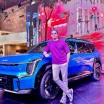 Sadri Skander Instagram - Gabarit XXL avec ses 5m15 ! Nouveau Kia EV9 coming soon 🇹🇳 . . . #kia #kiaev9 DOHA - Qatar