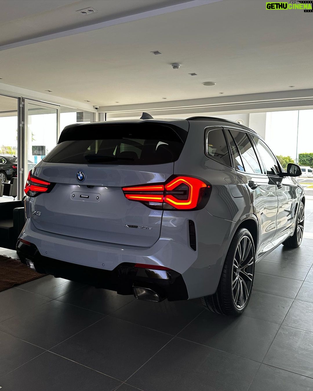 Sadri Skander Instagram - Nouveau X3 30e, 1er modele hybride rechargeable @bmw.tunisia, une trape de chaque côté, une pour l’électrique, une pour l’essence ⚡️⛽️ Full M, 2 moteurs, 292ch ! Possibilité de rouler en 100% électrique ⚡️, 100% essence ⛽️ ou les 2 en même temps pour 200% de puissance ! . 💰À partir de : 324 900 DT . . #bmw #bmwm #bmwhybrid #bmwx3m #bmwx3 Tunisia
