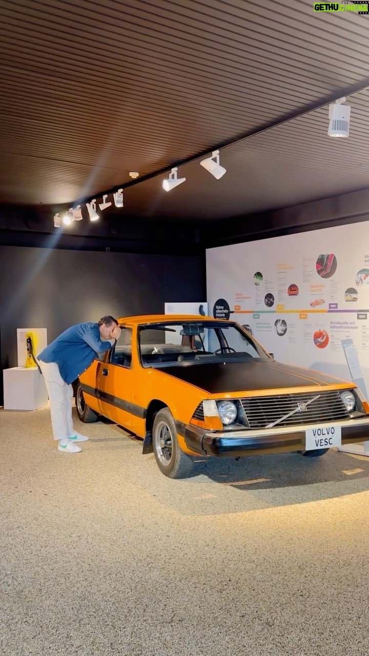 Sadri Skander Instagram - 📚Culture Automobile : Camera de recul géante 🎥 Göteborg, Sweden