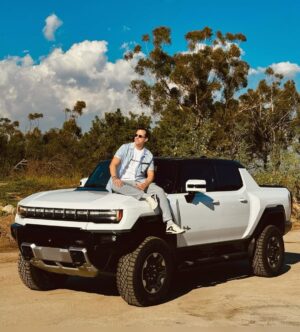 Sadri Skander Instagram - Quel monstre ! Jamais vu ça !!! + de 1000ch !!!!
Nouveau Hummer EV