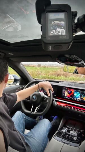 Sadri Skander Instagram - Nouvelle BMW Serie 5 🔥
#bmwi5 #i5