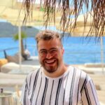 Safa Sarı Instagram - @talaycihan etkisi 😄 Fotograf çekmiyor adeta standup yapıyor reiz Bodrum Beyaz Beach Club