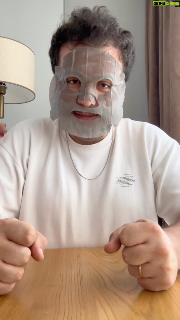 Safa Sarı Instagram - Kocama zorla cilt bakım maskesi yaptırdım, muhteşem değişimine inanamayacaksınız! 🫣😱😱 #ciltbakımı #bakım #maske