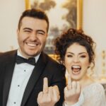 Safa Sarı Instagram - 🎈Hani diyor ya şarkıda : “nerde başladı bu hikaye de , ben böyle delirdim . Nasıl oldu da sevdim çok canımdan . Ben böyle değildim “ diye … Lise de başladı kendisi öğrenim hayatımın ve de bu hayatın bana kattığı en güzel şeydir . Hayatının en güzel çağını , benimle paylaştığın için sana çok teşekkür ederim canım sevgilim . ( ya da eşim 🥰 ) sana her baktığımda , yanında aldığım her nefeste içimde çiçekler açıyor . O yüzden yanımdan hiç ayrılma da bir çiçek bahçemiz olsun ,O bahçe orman olsun o ormanda çocuklar koştursun salıncaklara binip gönüllerince eğlensinler Seni seviyorum hayatım 🎈🥰