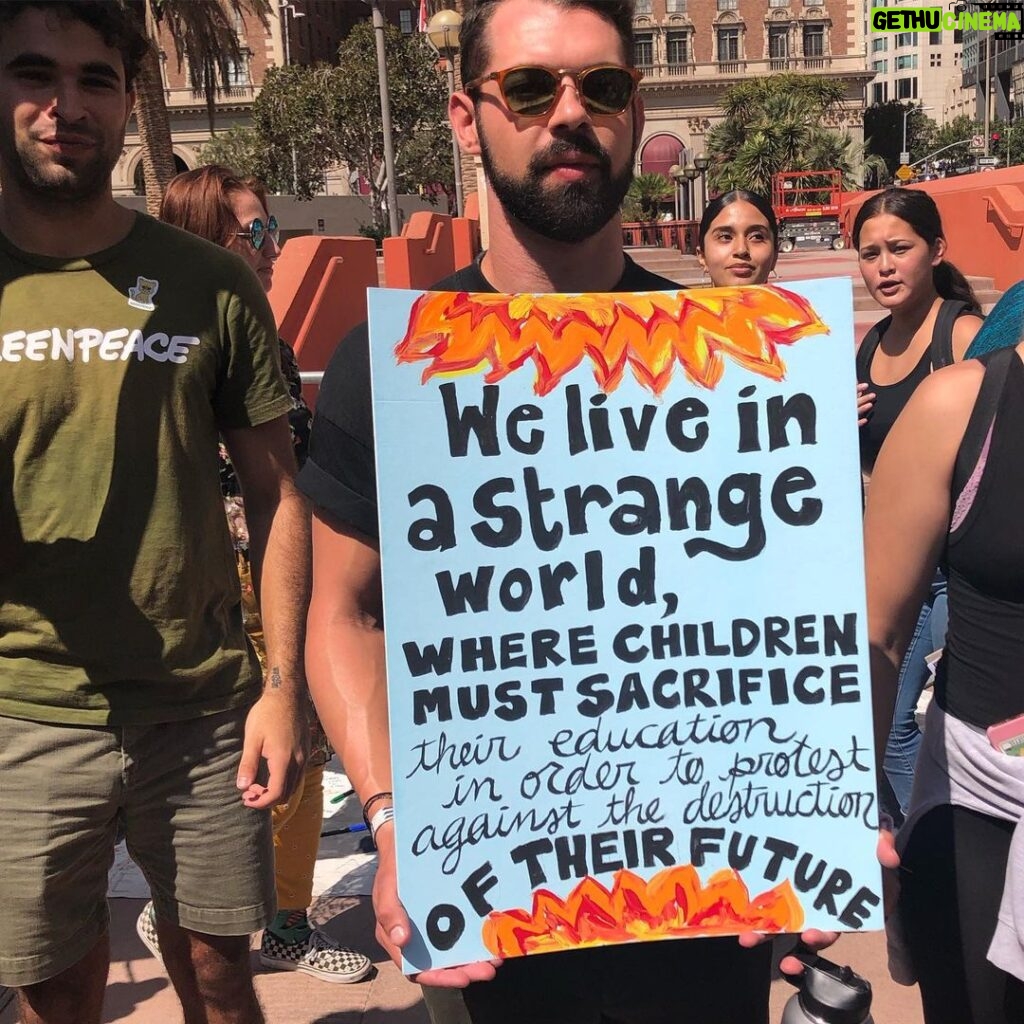 Saffron Burrows Instagram - I love a good banner. Climate march #dtla #ClimateStrike #fridaysforfuture @greenpeace_la @greenpeace @greenpeaceuk