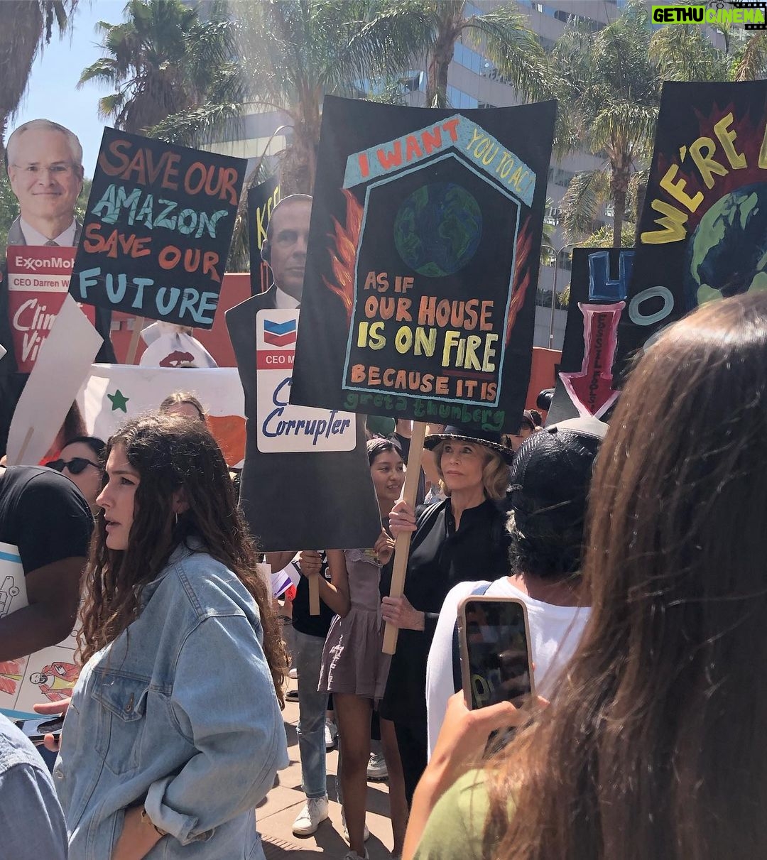 Saffron Burrows - 536 Likes - marching today downtown LA #climatestrike #fridaysforfuture @janefonda @gretathunberg